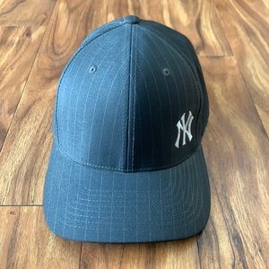 🌟3 for $20🌟 Yankees Pin Stripe FLEXFIT Hat - Size S-M